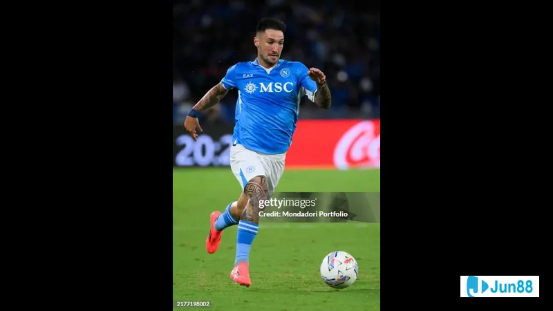 Cầu thủ Napoli tạo ra khoảnh khắc nguy hiểm trước khung thành Como Cầu thủ Napoli tạo ra khoảnh khắc nguy hiểm trước khung thành Como