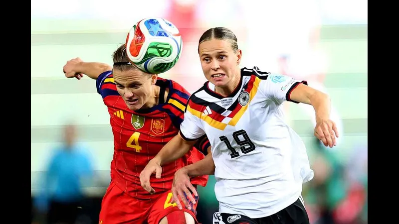 Hậu vệ của Montana chặn đứng cú sút mạnh từ Lok Sofia