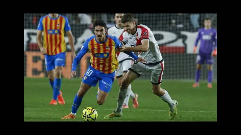 Cầu thủ Rayo Vallecano đang ăn mừng sau khi ghi bàn trong trận đấu với Real Avila Cầu thủ Rayo Vallecano đang ăn mừng sau khi ghi bàn trong trận đấu với Real Avila