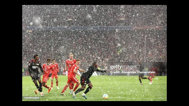 Cầu thủ của Bayern Munich vượt qua cầu thủ của Union Berlin để tiến vào khu vực nguy hiểm